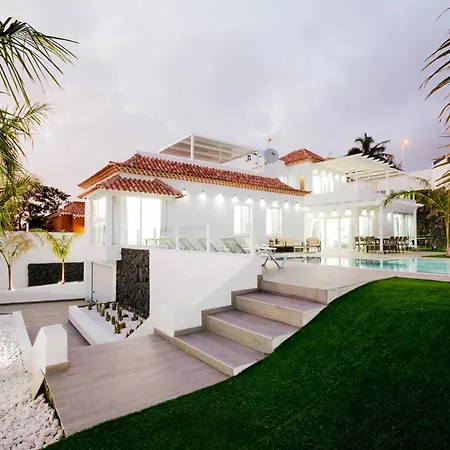 Elite: Your Private Haven Of Prestige Holiday home