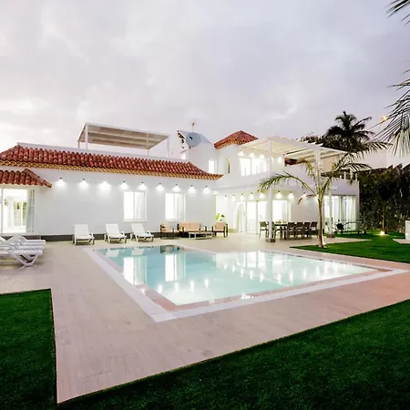 Elite: Your Private Haven Of Prestige Holiday home *